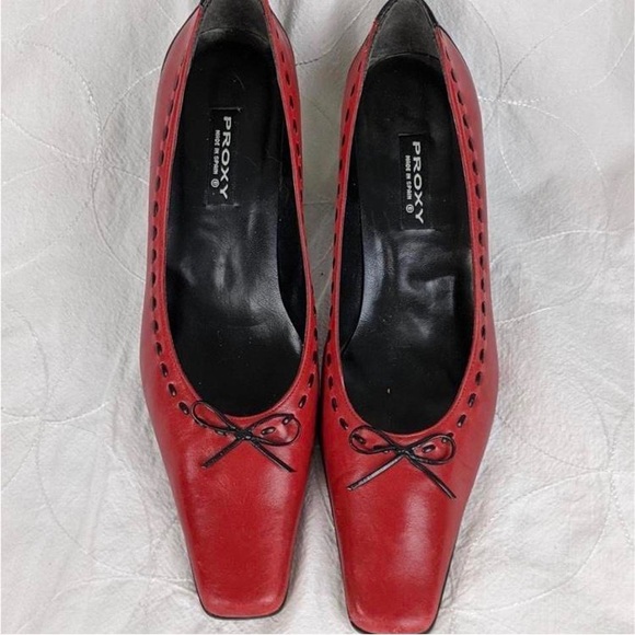 [SOLD]Vintage Red Leather Pumps - Picture 2 of 8